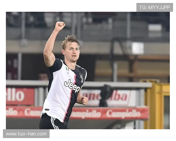 德里赫特引领防线重塑，助力球队稳固后防表现稳健