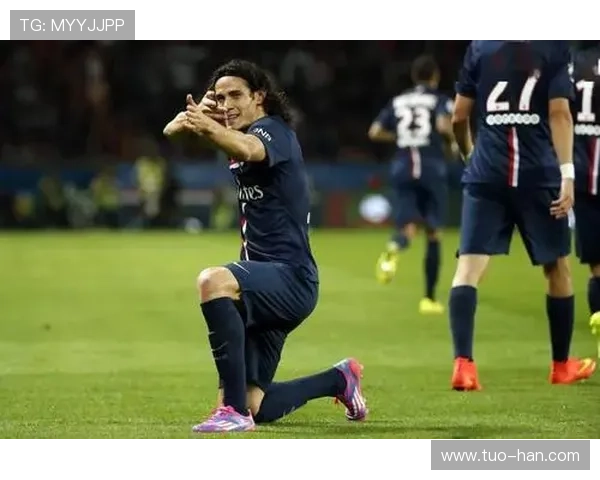 卡瓦尼在巴黎的表现与贡献持续得到关注,映射其璀璨足迹与精彩瞬间 卡瓦尼在巴黎的表现与贡献持续得到关注,映射其璀璨足迹与精彩瞬间