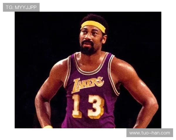 张伯伦单打拉开内线差距，助力球队长时间主导篮下战局