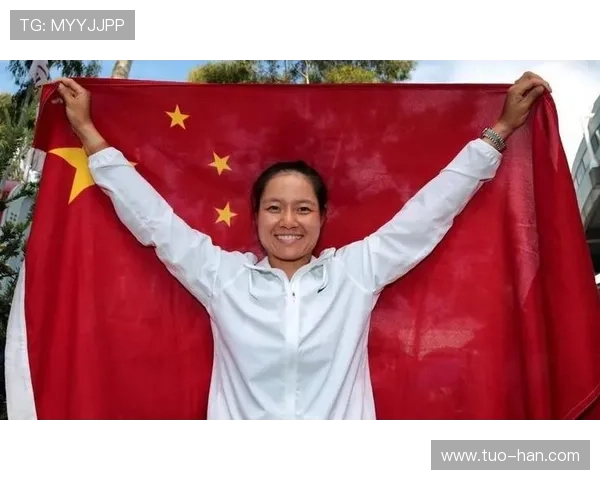 李娜训练间隙竟偷偷擦防晒？这冠军也太讲究了吧！